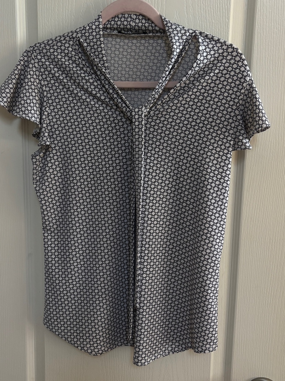 Adrianna Papell Black & White Geo Tie-Neck Short Sleeve Blouse